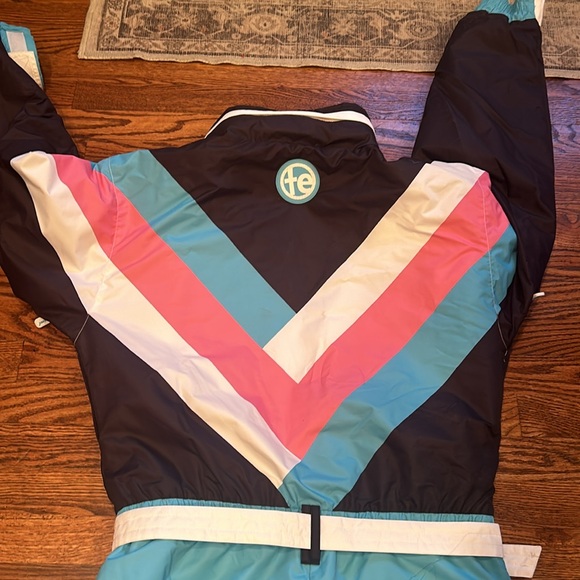 Tipsy Elves men’s snowsuit - Picture 5 of 8